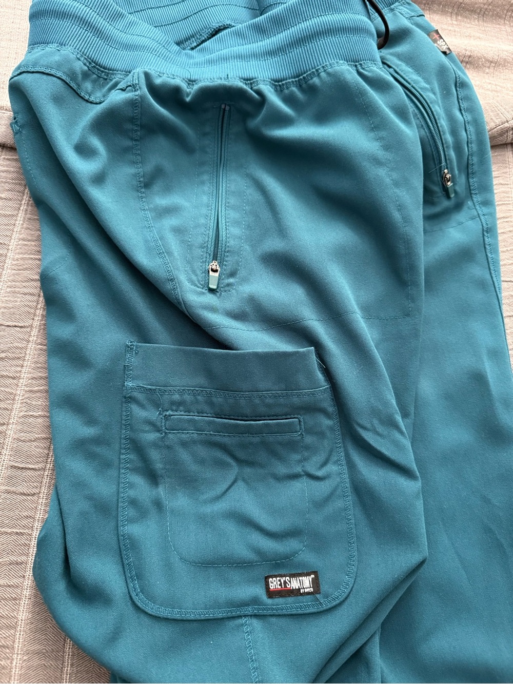 Grey's Anatomy Teal V-Neck Scrub Top with Chest Pocket - Picture 5 of 6